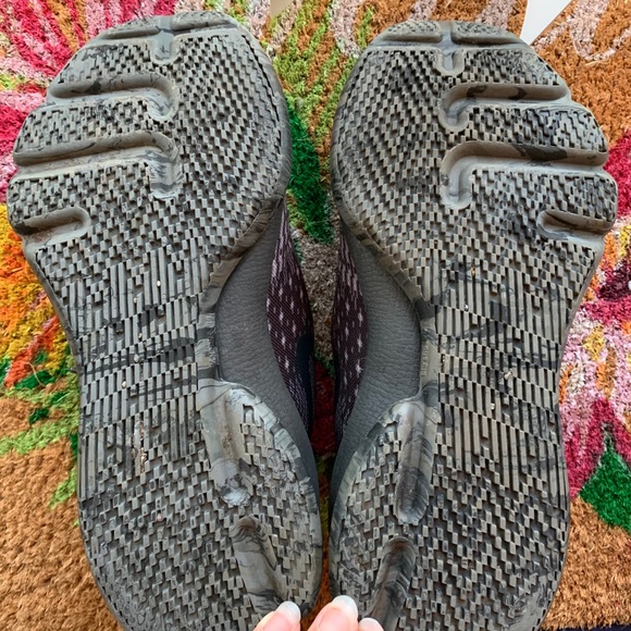 Nike Black Lebrons Size 4Y Unisex - Picture 9 of 9